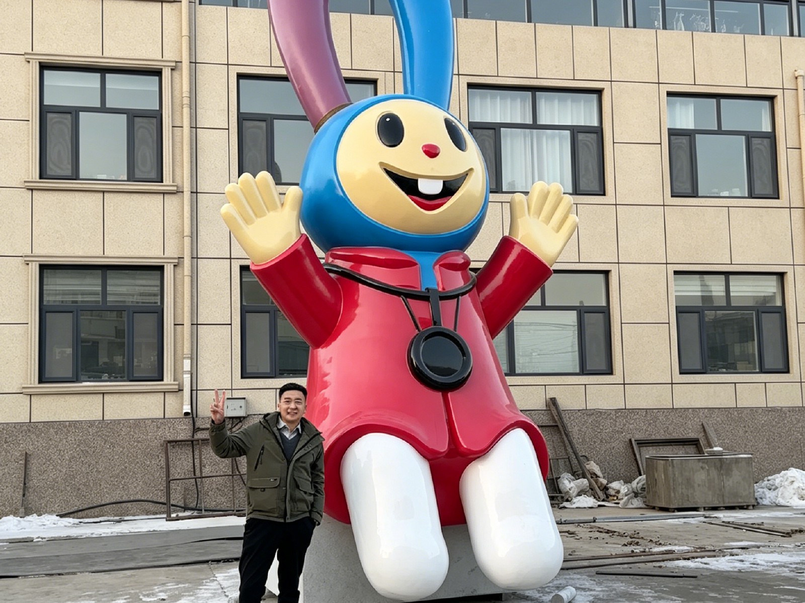 城市广场镜面雕塑案例 2