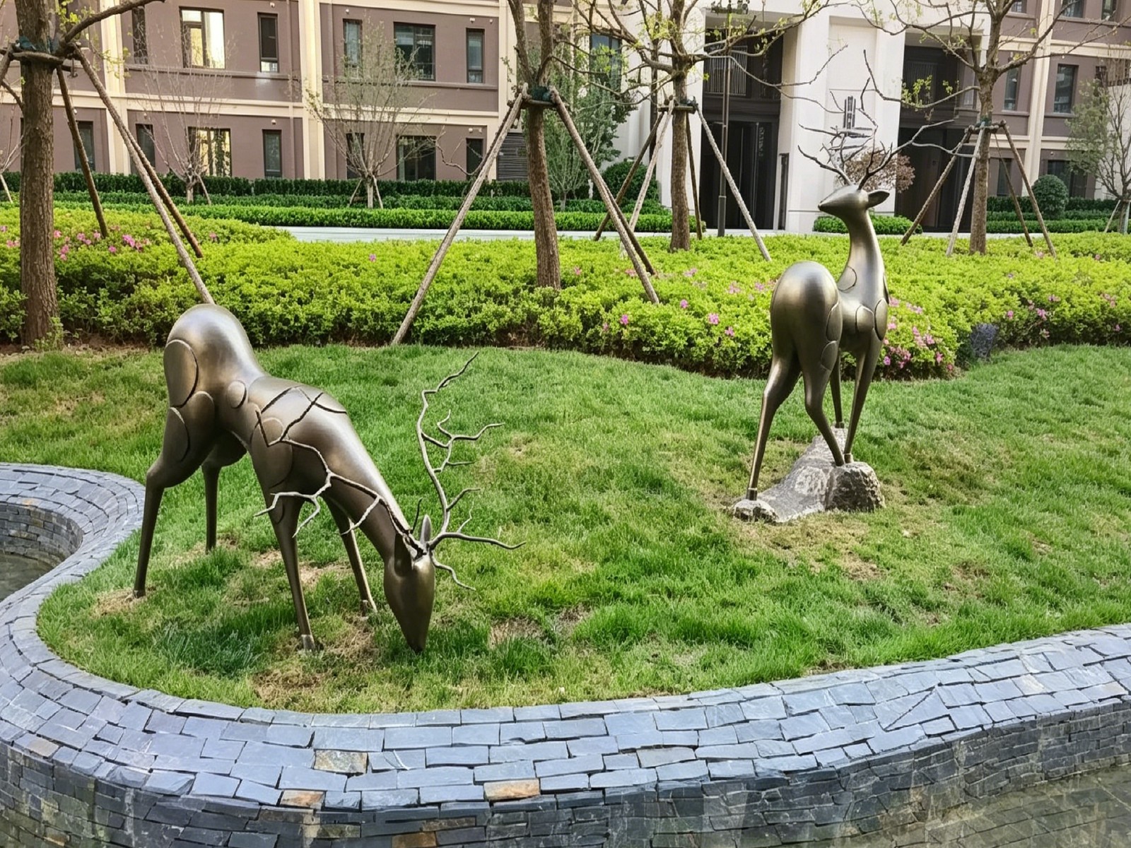 城市广场镜面雕塑案例 6
